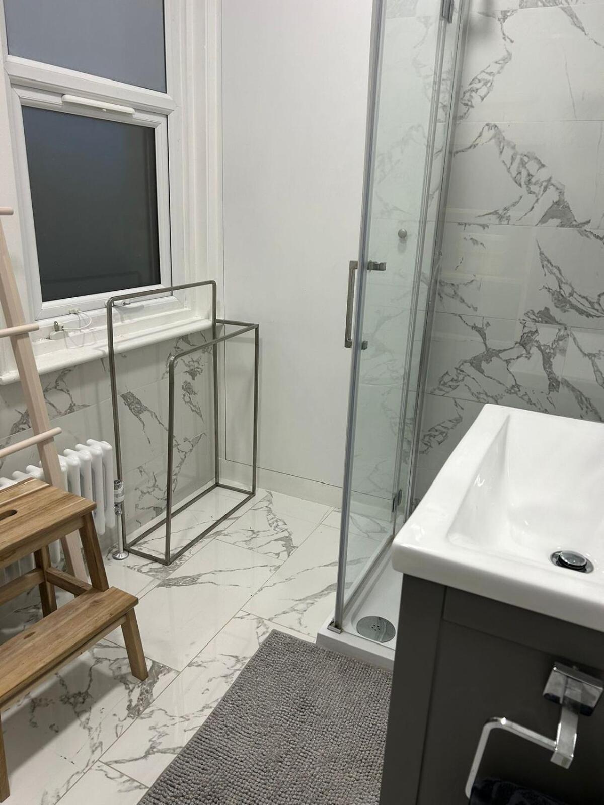 Forest Hill 1-bed 2 Mins Station Appartamento