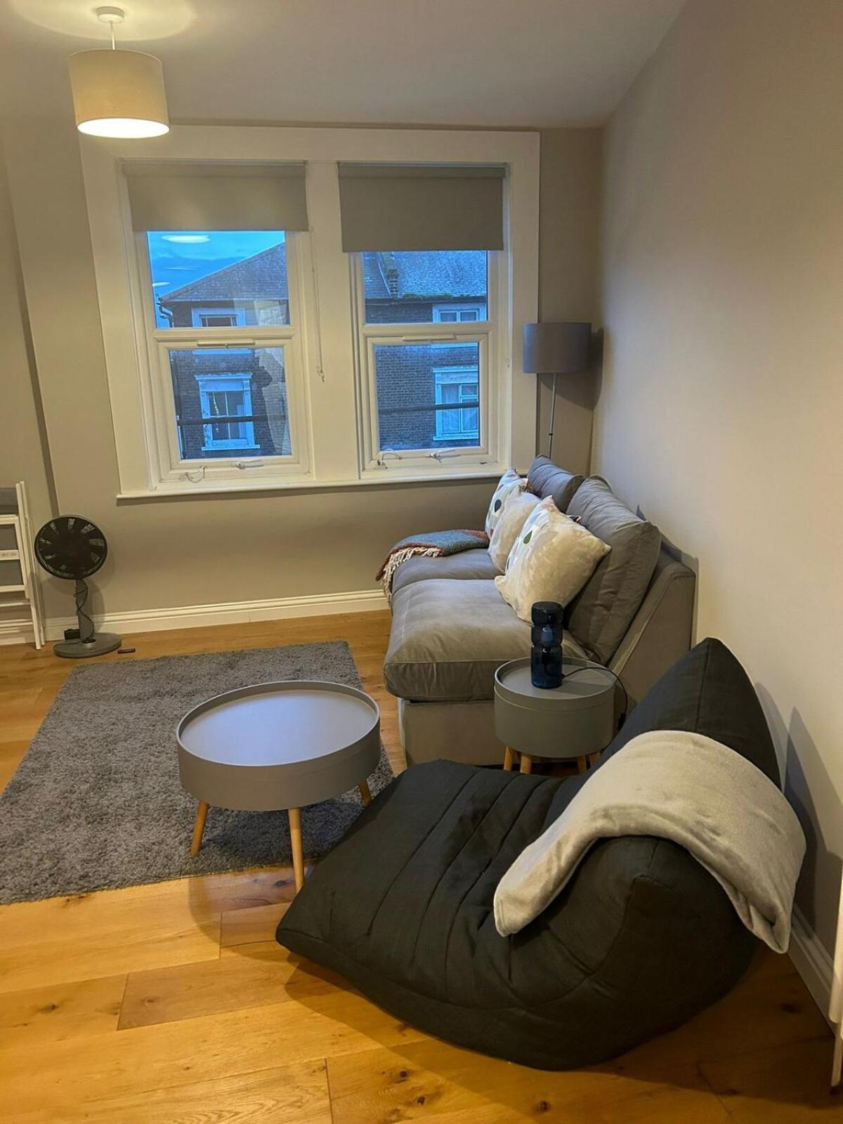 Forest Hill 1-bed 2 Mins Station Appartamento